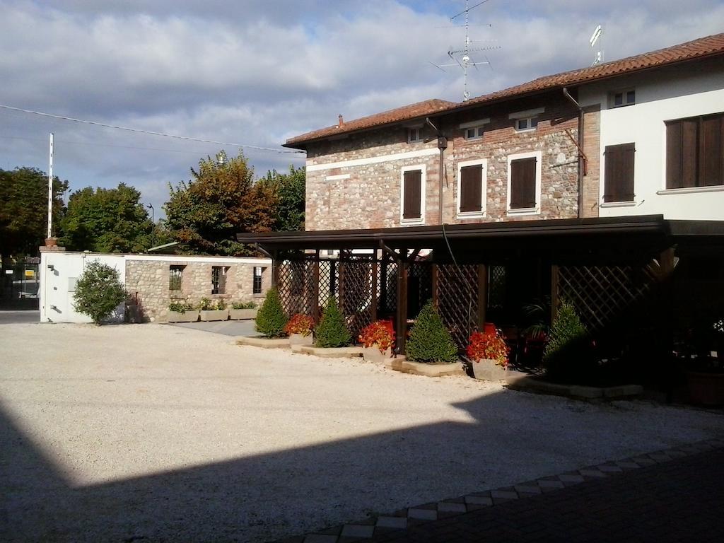 Trattoria Milani Hotel Lonato Exterior photo